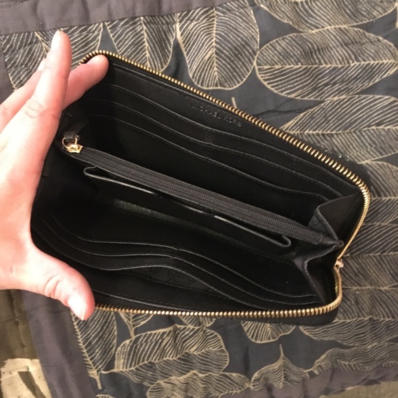 EUC Michael Kors Wristlet - Picture 4 of 5